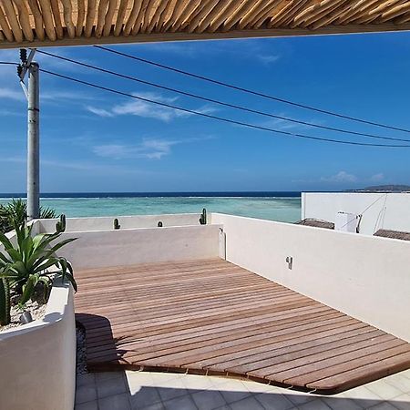 Shore Thing Gili Air Beachfront Apartment Eksteriør billede