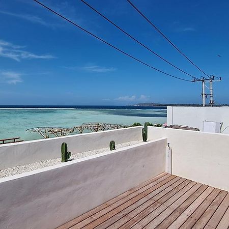 Shore Thing Gili Air Beachfront Apartment Eksteriør billede