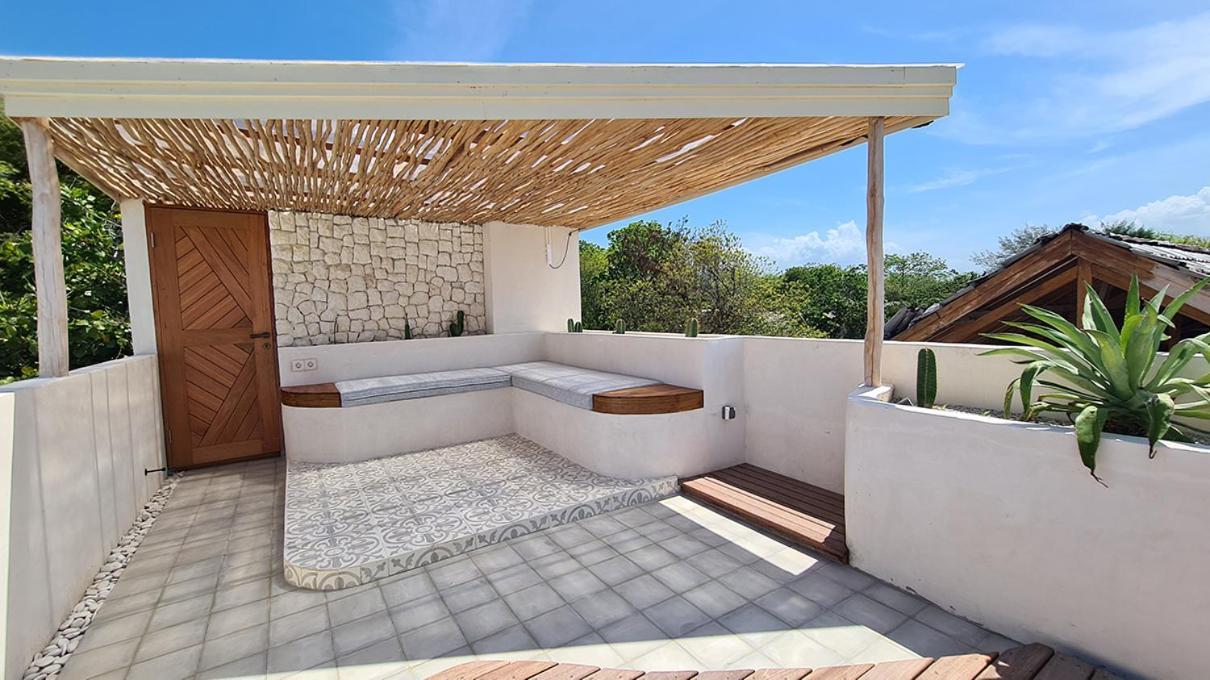 Shore Thing Gili Air Beachfront Apartment Eksteriør billede